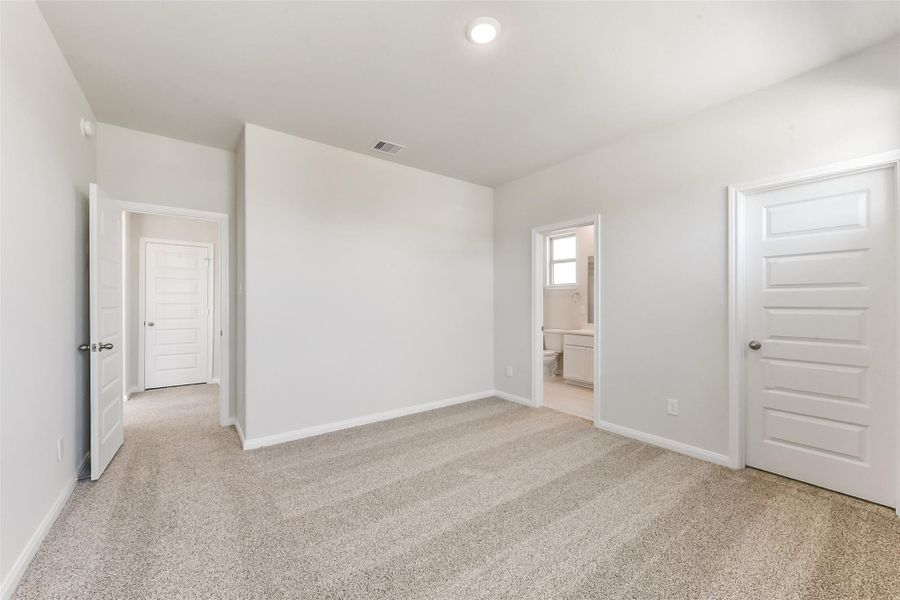 Spacious, unfurnished interior of a new home in Colony at Pinehurst, Pinehurst (Image 30).