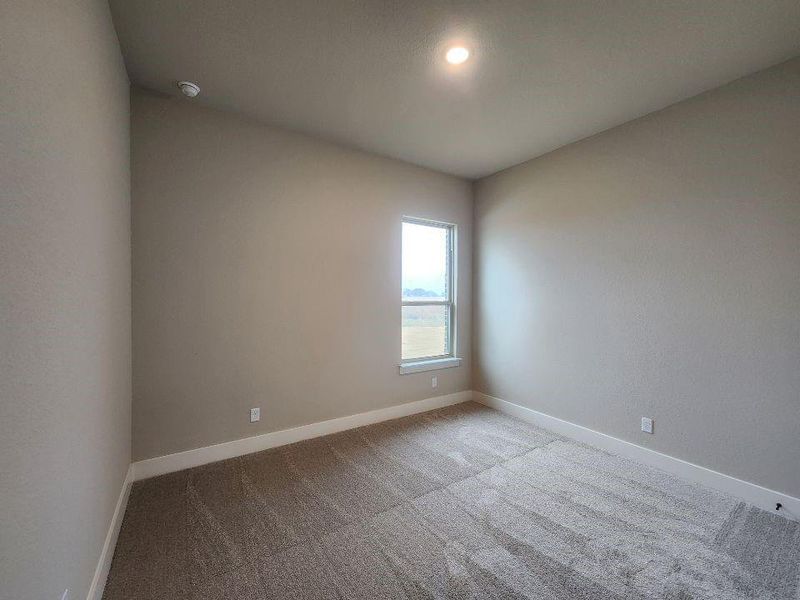 Spacious, unfurnished interior of a new home in Rocky Top, Krum (Image 15).