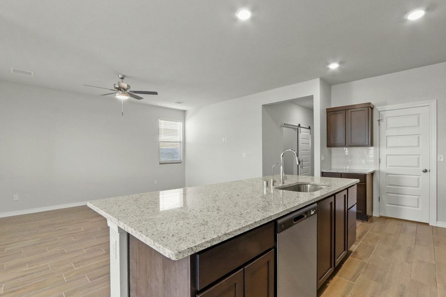 Representative furnished interior of a home built from the Texas Sage by View Homes in Campo Del Sol, El Paso (Image 5). Representative furnished interior of a home built from the Texas Sage by View Homes in Campo Del Sol, El Paso (Image 5).
