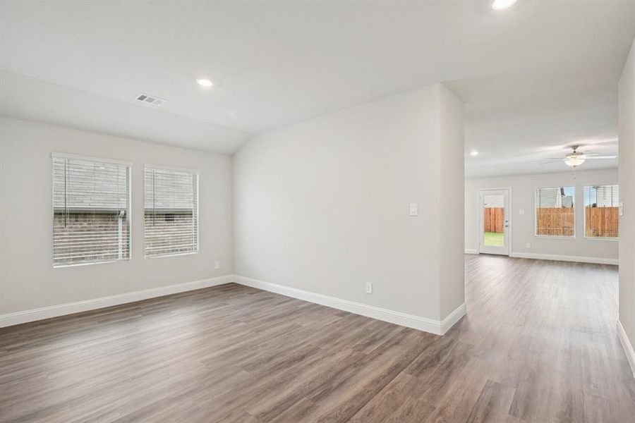 Spacious, unfurnished interior of a new home in Simpson Crossing - Signature Series, McKinney (Image 32). Spacious, unfurnished interior of a new home in Simpson Crossing - Signature Series, McKinney (Image 32).