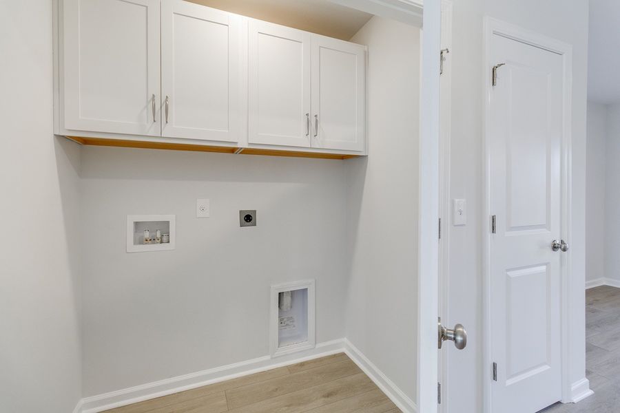 Spacious, unfurnished interior of a new home in Astoria, Columbia (Image 22).