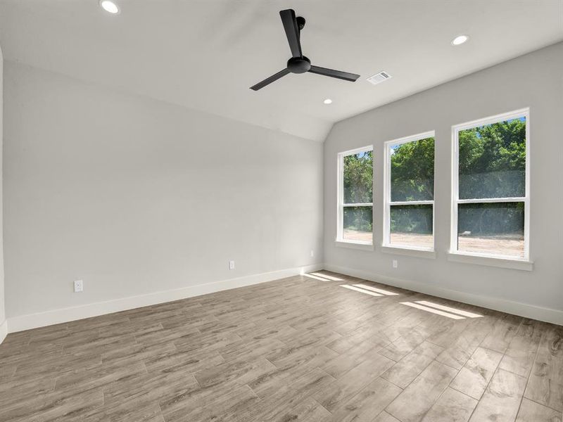 Spacious, unfurnished interior of a new home in , Weatherford (Image 32).
