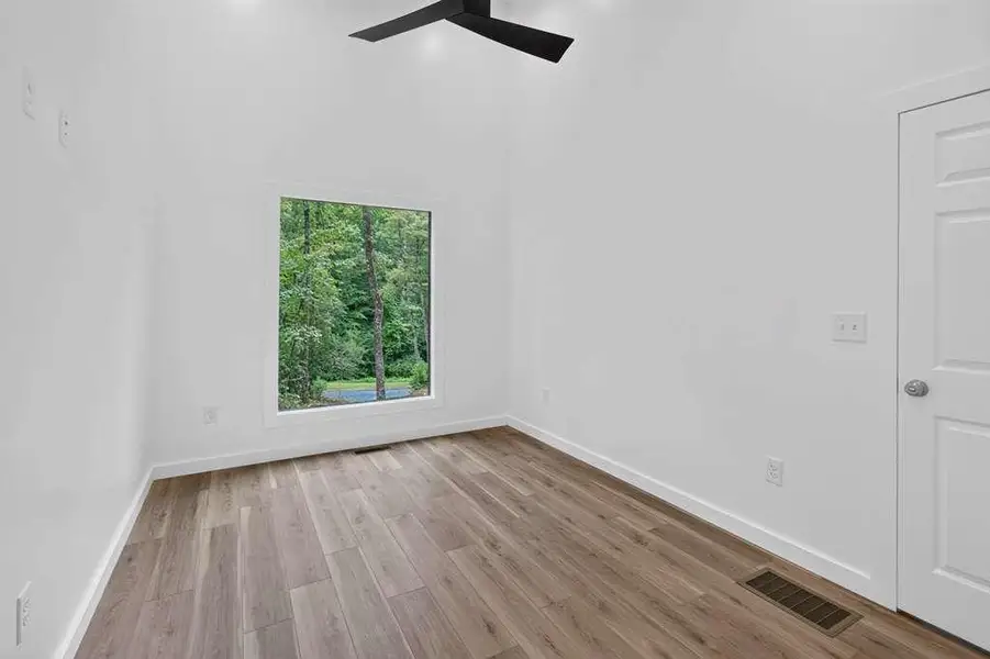 Spacious, unfurnished interior of a new home in , Blue Ridge (Image 13).