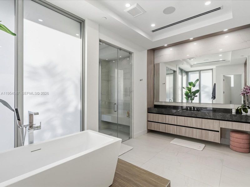 Furnished interior view inside a new home in , Plantation (Image 40).