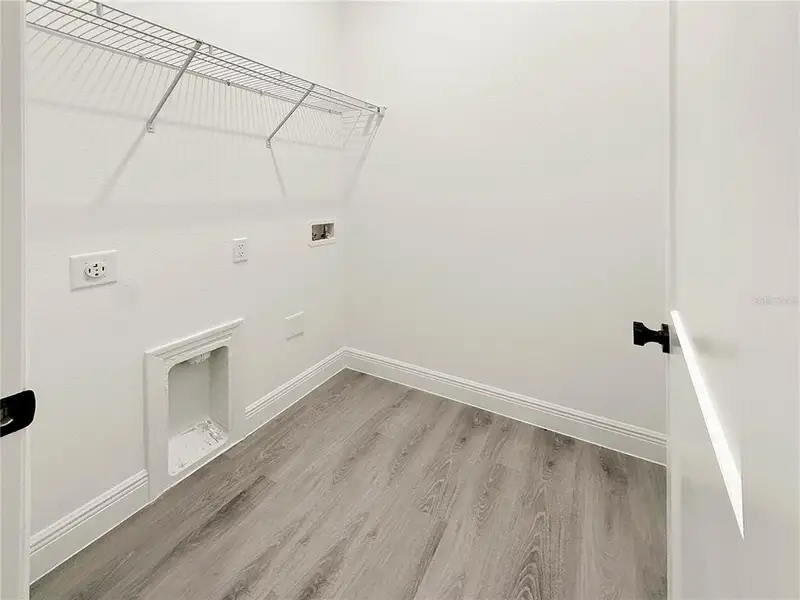 Spacious, unfurnished interior of a new home in , Ocala (Image 29).