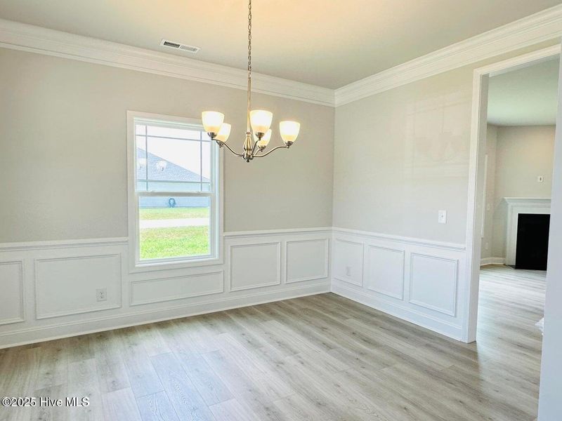 Spacious, unfurnished interior of a new home in Fairfield Harbour, New Bern (Image 6).