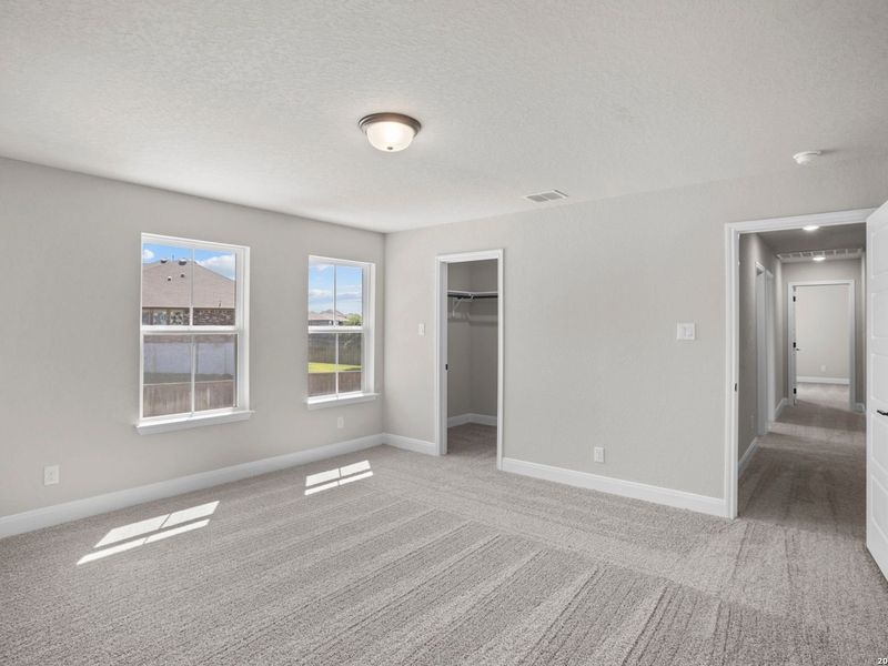 Spacious, unfurnished interior of a new home in Ladera, San Antonio (Image 37).