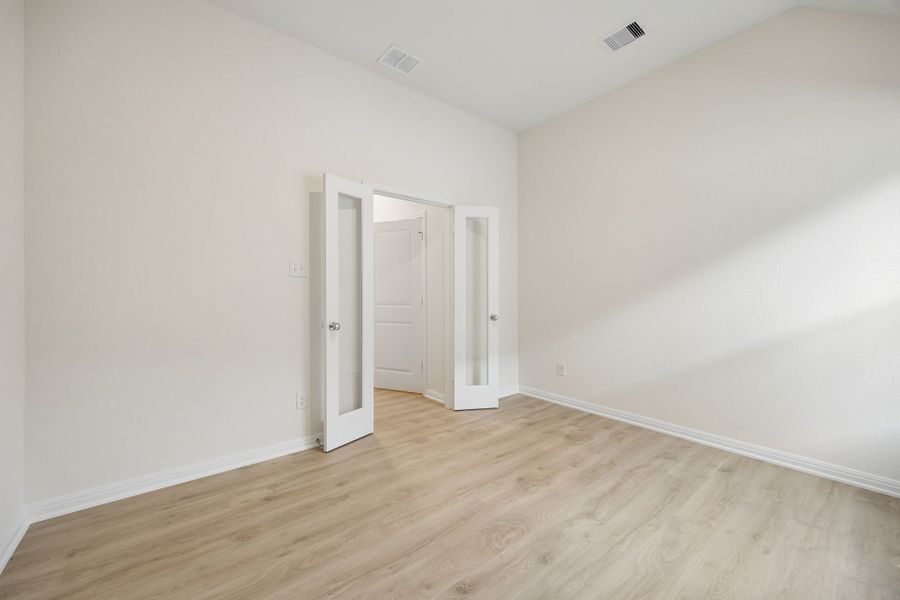 Spacious, unfurnished interior of a new home in Riviera Pines, Huffman (Image 25).