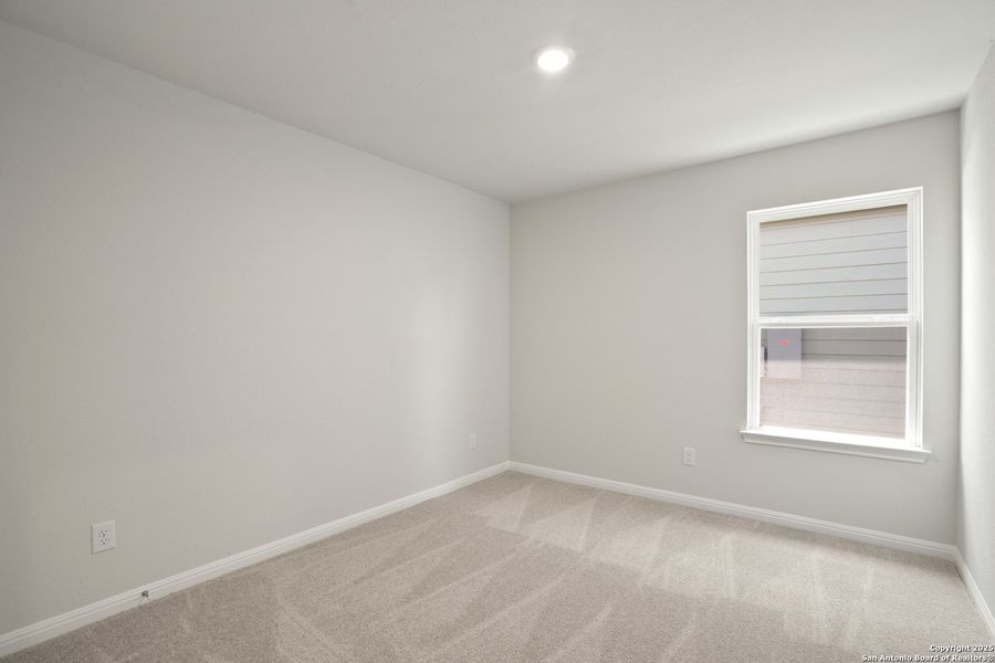 Spacious, unfurnished interior of a new home in Timber Creek, San Antonio (Image 21).