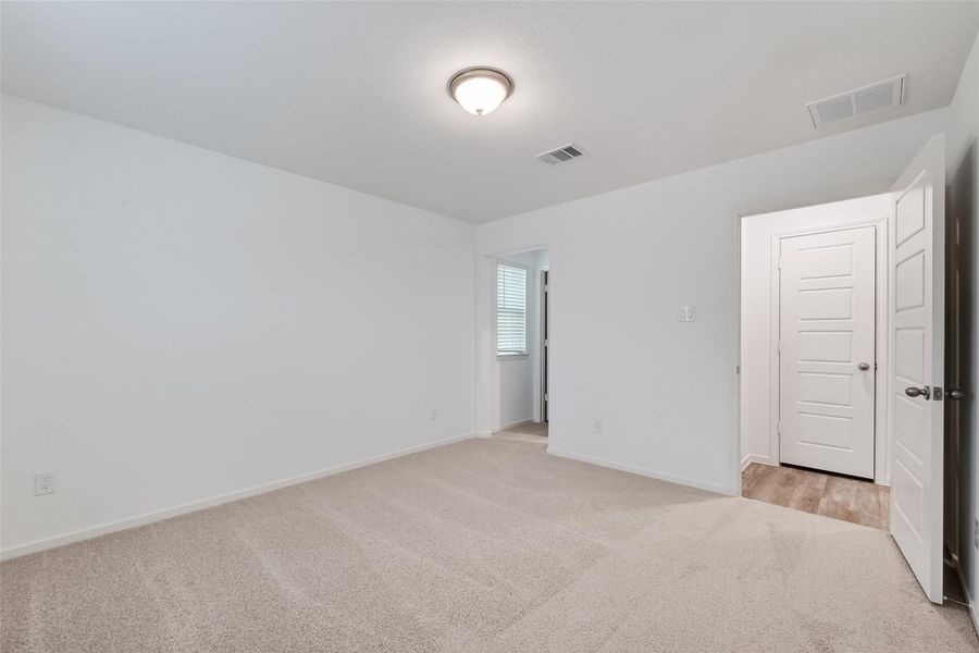 Spacious, unfurnished interior of a new home in Rollingbrook Estates, Baytown (Image 31).