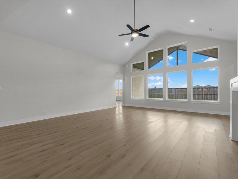 Spacious, unfurnished interior of a new home in Harvest Green, Richmond (Image 19).