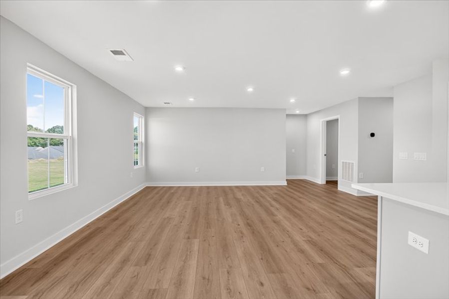 Spacious, unfurnished interior of a new home in Waverly Springs, Woodruff (Image 17).