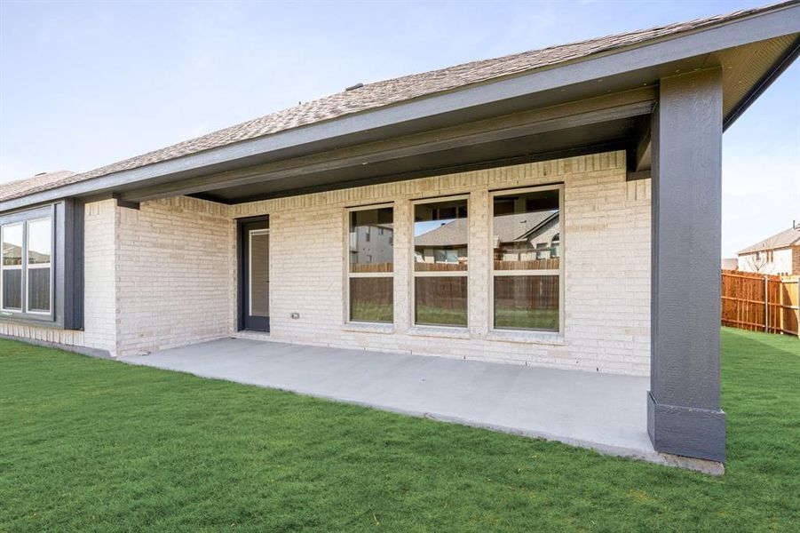 Exterior details and patio area of a home in Sable Creek, Sanger (Image 21).