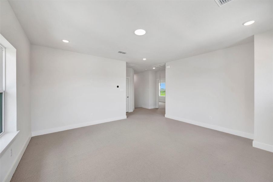Spacious, unfurnished interior of a new home in Elyson - Reserve Collection, Katy (Image 26).