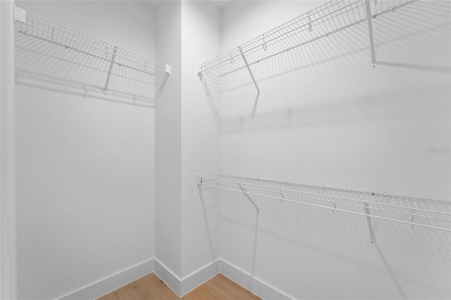Spacious, unfurnished interior of a new home in , Tampa (Image 42).