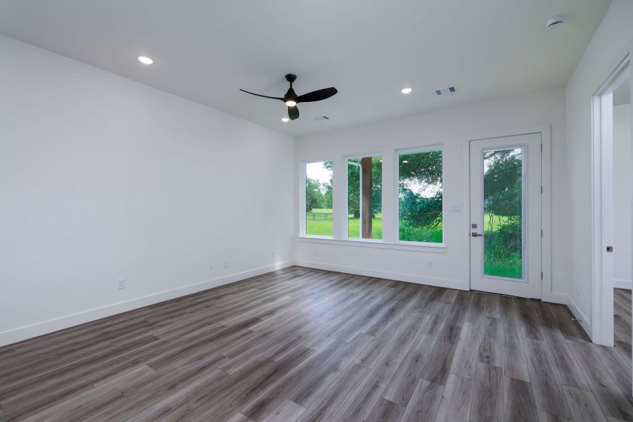 Ceiling fans & canned lighting through out
