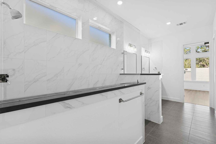 The Jacksboro - Owner's Bath