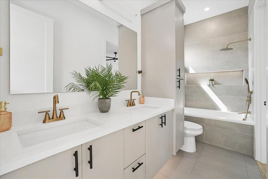 Furnished interior view inside a new home in , Dallas (Image 7).