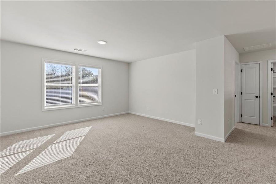 Spacious, unfurnished interior of a new home in , Auburn (Image 31).