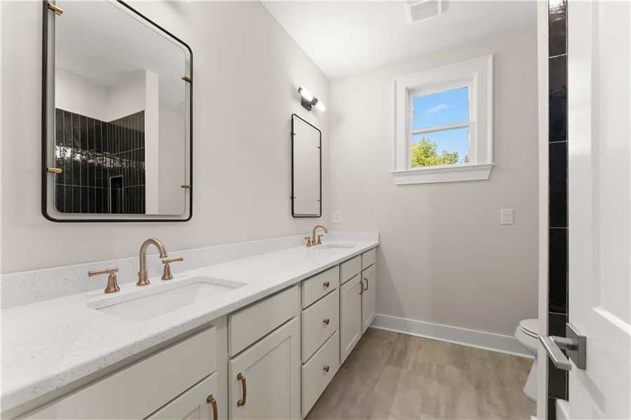 Furnished interior view inside a new home in , Gainesville (Image 19).