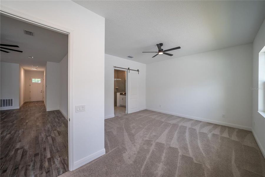 Spacious, unfurnished interior of a new home in , Ocala (Image 15).