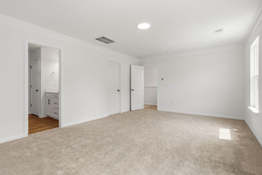 Spacious, unfurnished interior of a new home in Harrington, Greenville (Image 19).