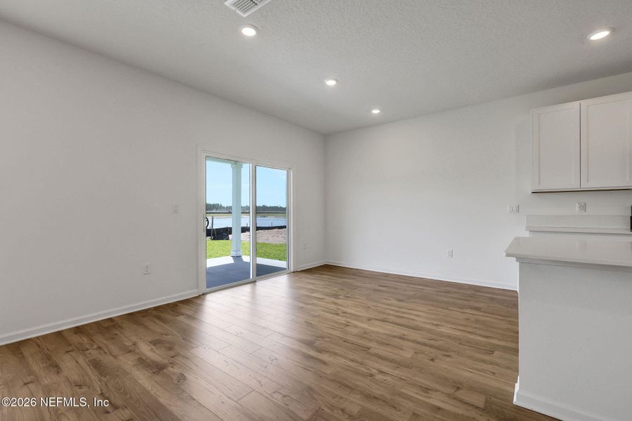 Spacious, unfurnished interior of a new home in Diamond Springs, Jacksonville (Image 27).