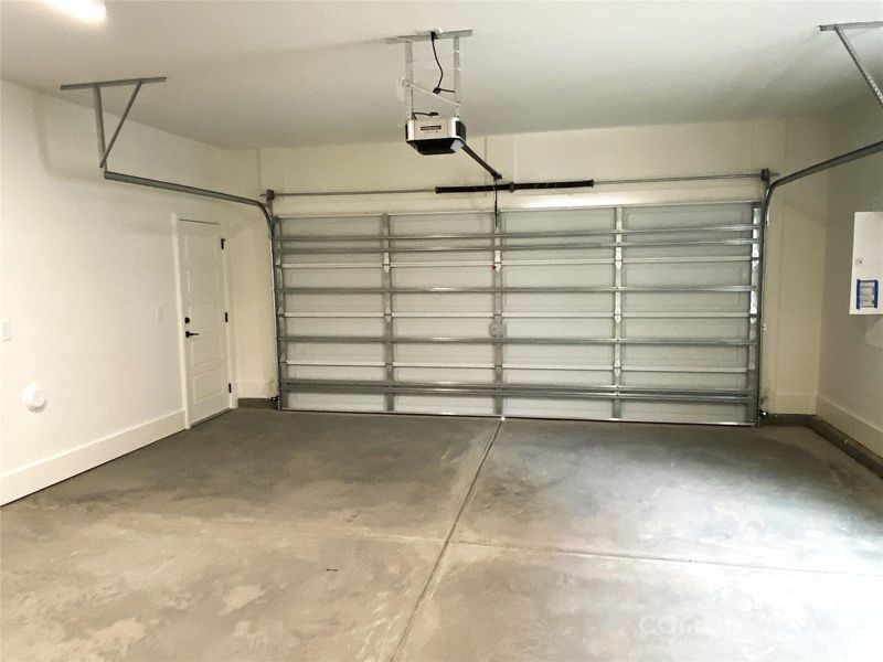 Spacious, unfurnished interior of a new home in , Davidson (Image 19).