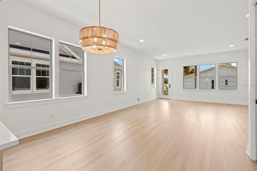 Spacious, unfurnished interior of a new home in , St. Petersburg (Image 27).