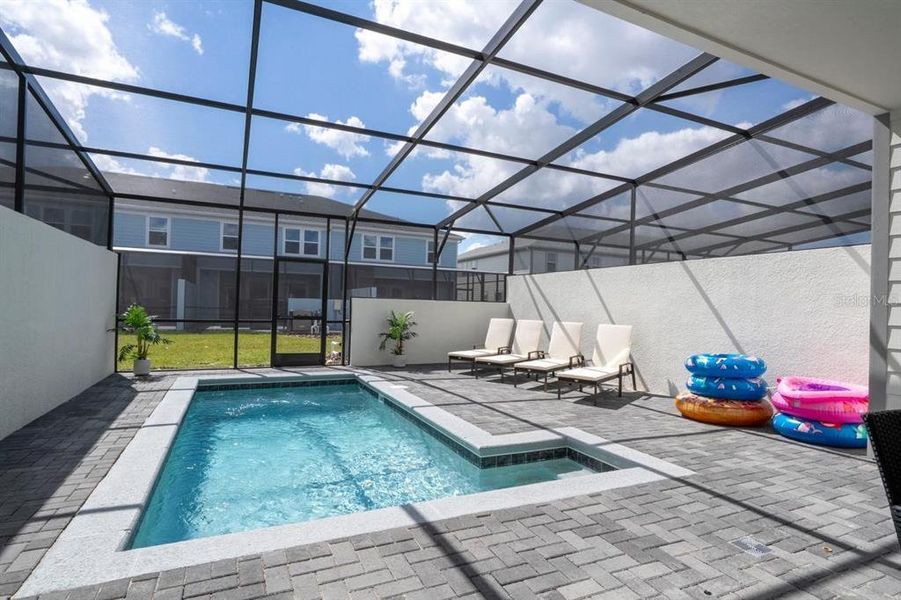 Exterior details and patio area of a home in , Clermont (Image 21).