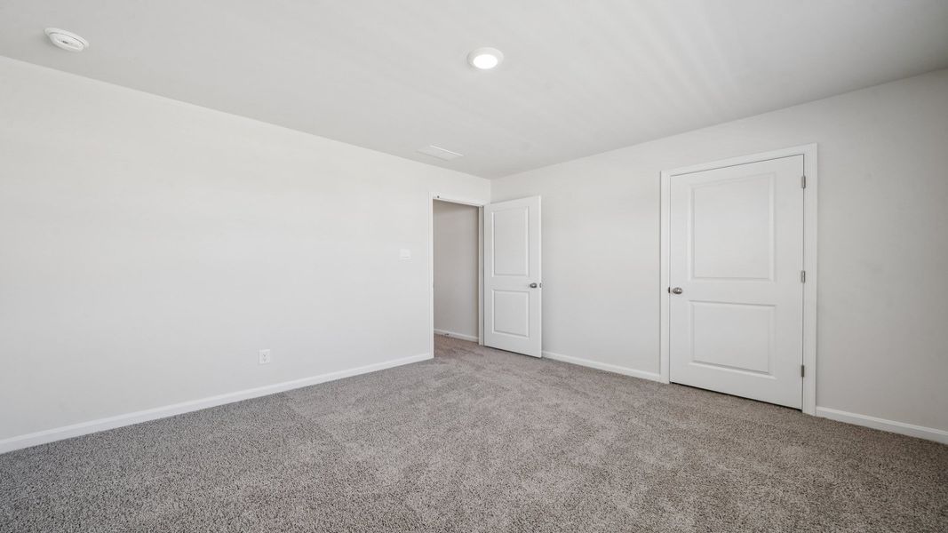 Spacious, unfurnished interior of a new home in Tooley Harbor, Elizabeth City (Image 28).