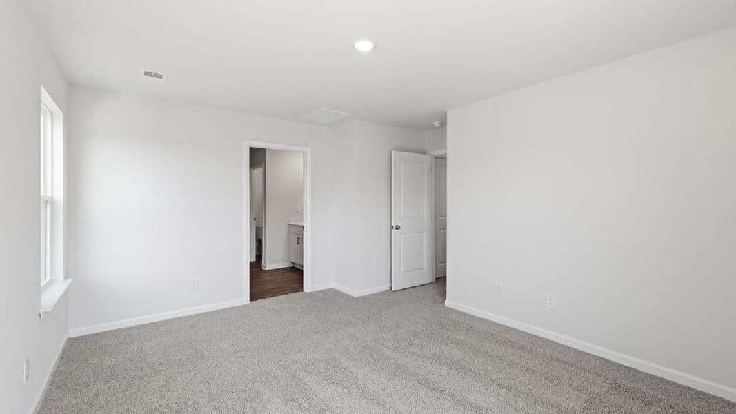 Spacious, unfurnished interior of a new home in Cedar Gap, Fountain Inn (Image 32).