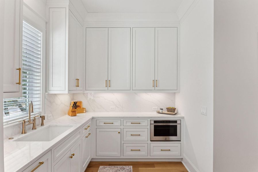 Furnished interior view inside a new home in Daniel Island Park, Charleston (Image 15).