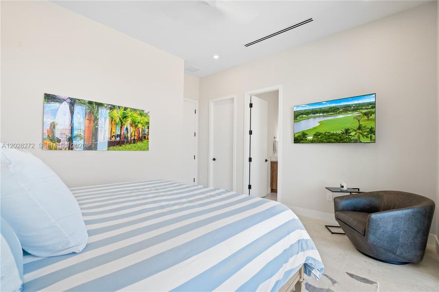 Furnished interior view inside a new home in , Marathon (Image 61).