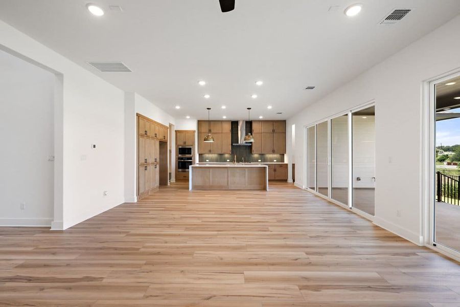 Spacious, unfurnished interior of a new home in Lariat, Liberty Hill (Image 41).