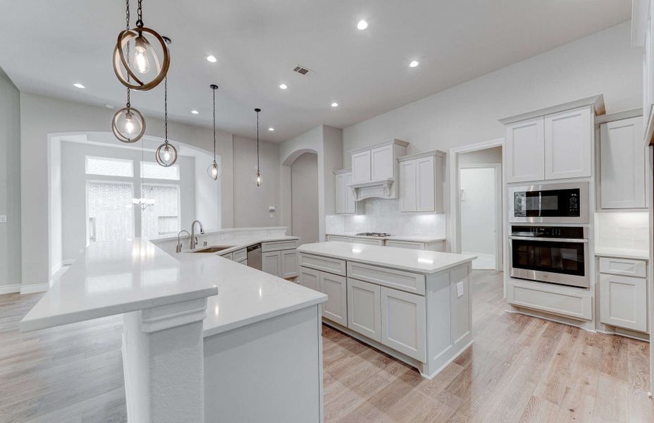 Representative furnished interior of a home built from the 3049 by Ravenna Homes in The Woodlands Hills 65′, Willis (Image 6). Representative furnished interior of a home built from the 3049 by Ravenna Homes in The Woodlands Hills 65′, Willis (Image 6).