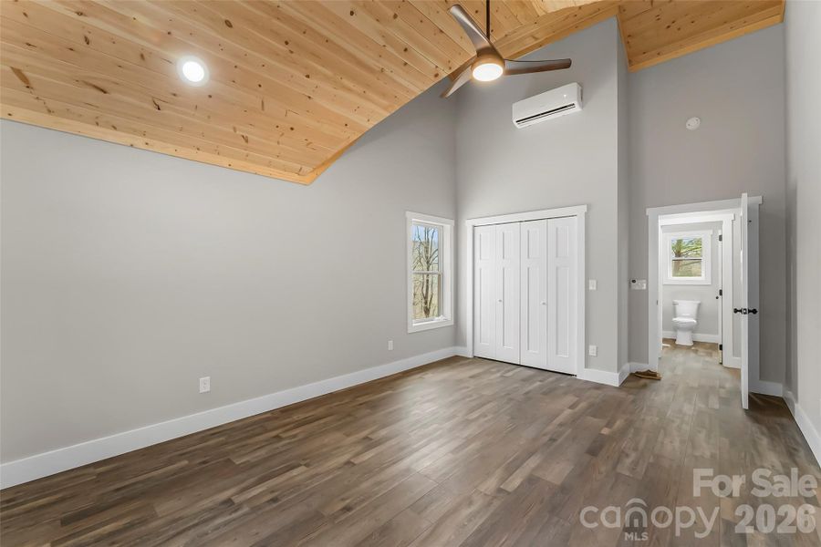 Spacious, unfurnished interior of a new home in , Marion (Image 20).