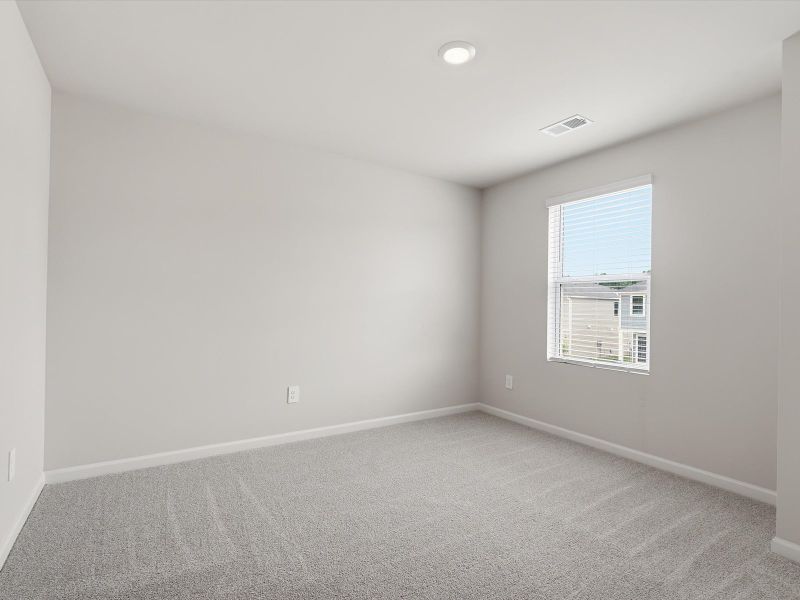 Spacious, unfurnished interior of a new home in Pleasant Brook, Greenville (Image 16).