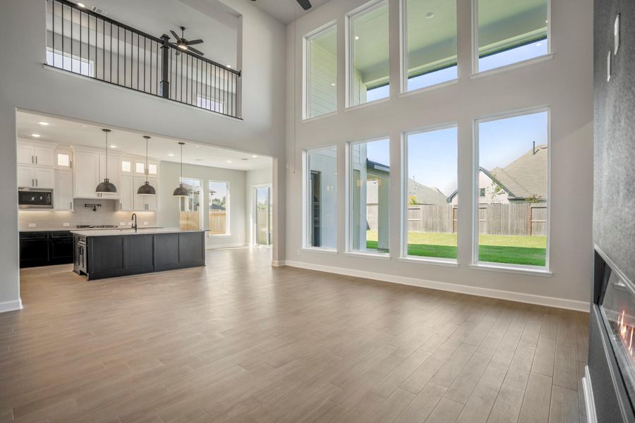 Spacious, unfurnished interior of a new home in Sienna 70′ Lots, Missouri City (Image 21).