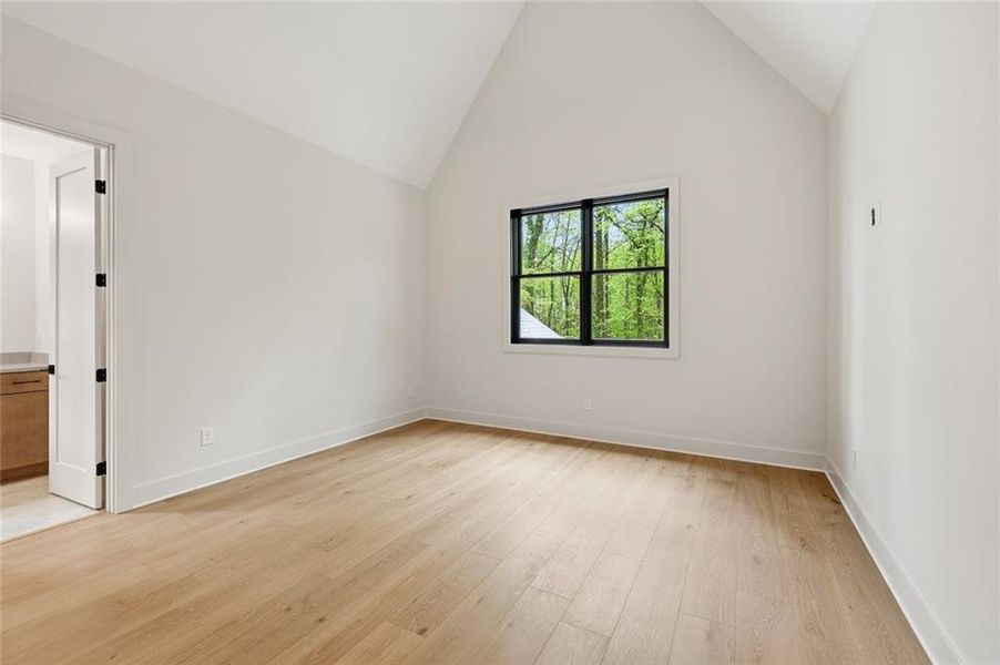 Spacious, unfurnished interior of a new home in , Alpharetta (Image 44).