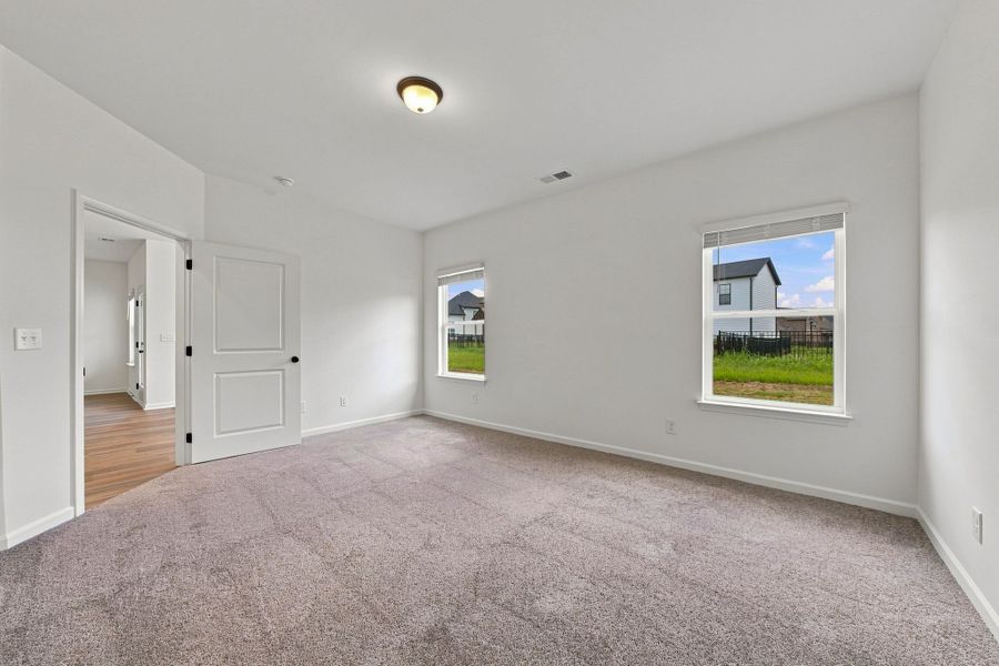 Spacious, unfurnished interior of a new home in The Oaks, Clarksville (Image 24).