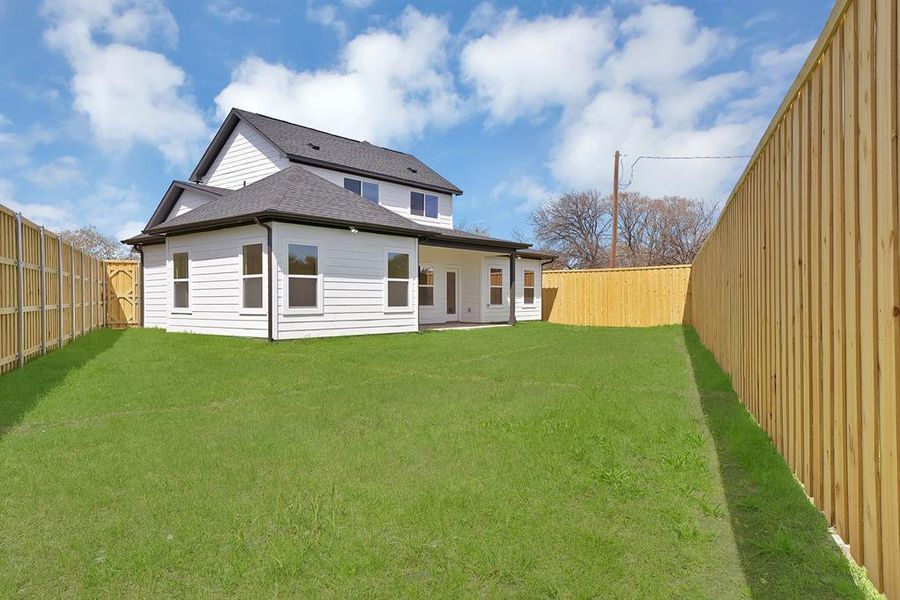 Exterior details and patio area of a home in , The Colony (Image 23).