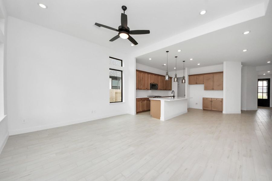 Spacious, unfurnished interior of a new home in , Missouri City (Image 19).
