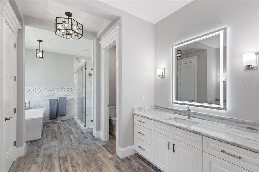 Furnished interior view inside a new home in , Thonotosassa (Image 16).