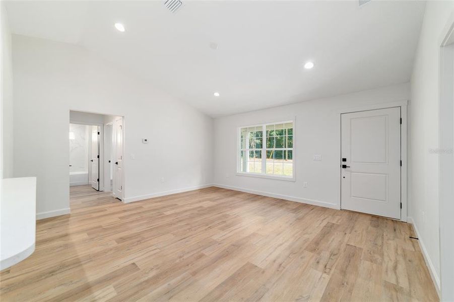 Spacious, unfurnished interior of a new home in , Ocala (Image 29).