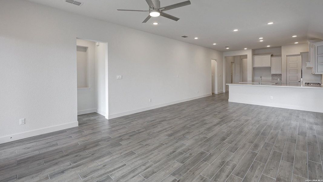 Spacious, unfurnished interior of a new home in Arcadia Ridge, San Antonio (Image 25).