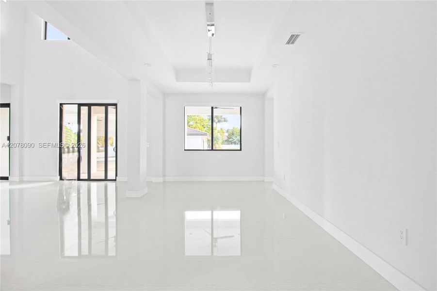 Spacious, unfurnished interior of a new home in , Miami (Image 16).