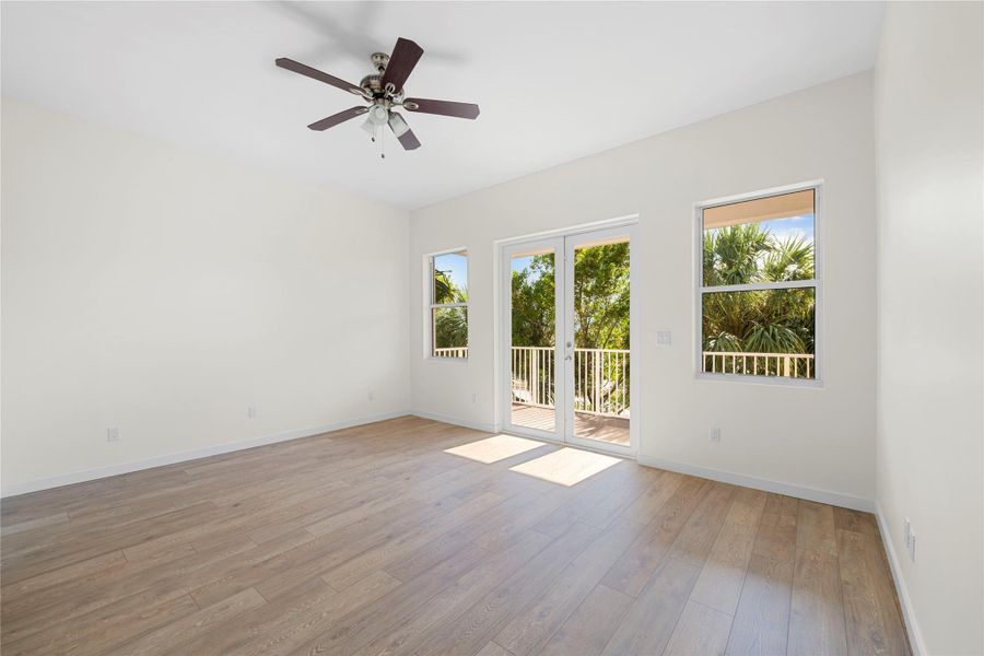 Spacious, unfurnished interior of a new home in , Fort Lauderdale (Image 17).