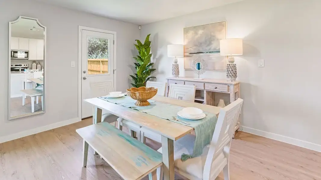 Furnished interior view inside a new home in Fisher's Cove, Aransas Pass (Image 7).