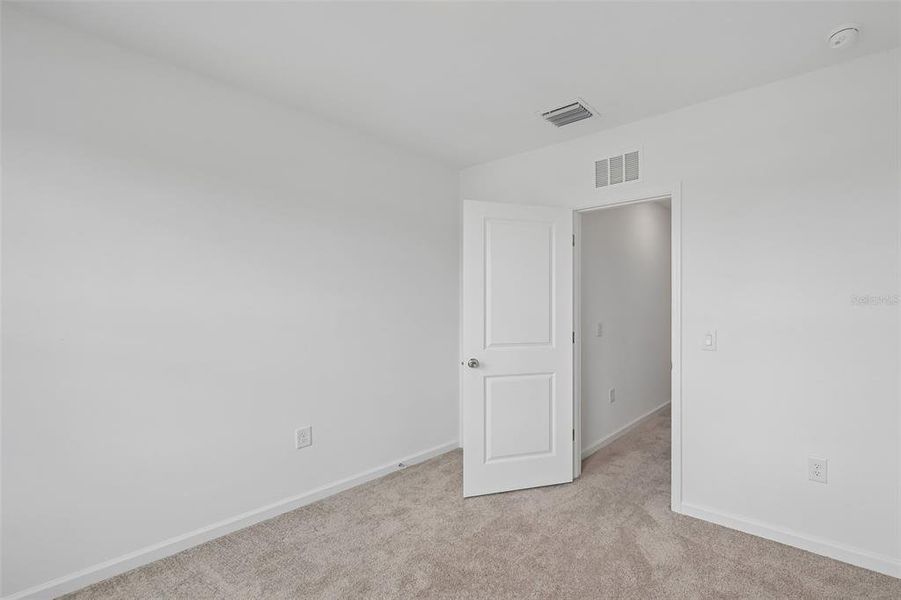 Spacious, unfurnished interior of a new home in , Sarasota (Image 21).